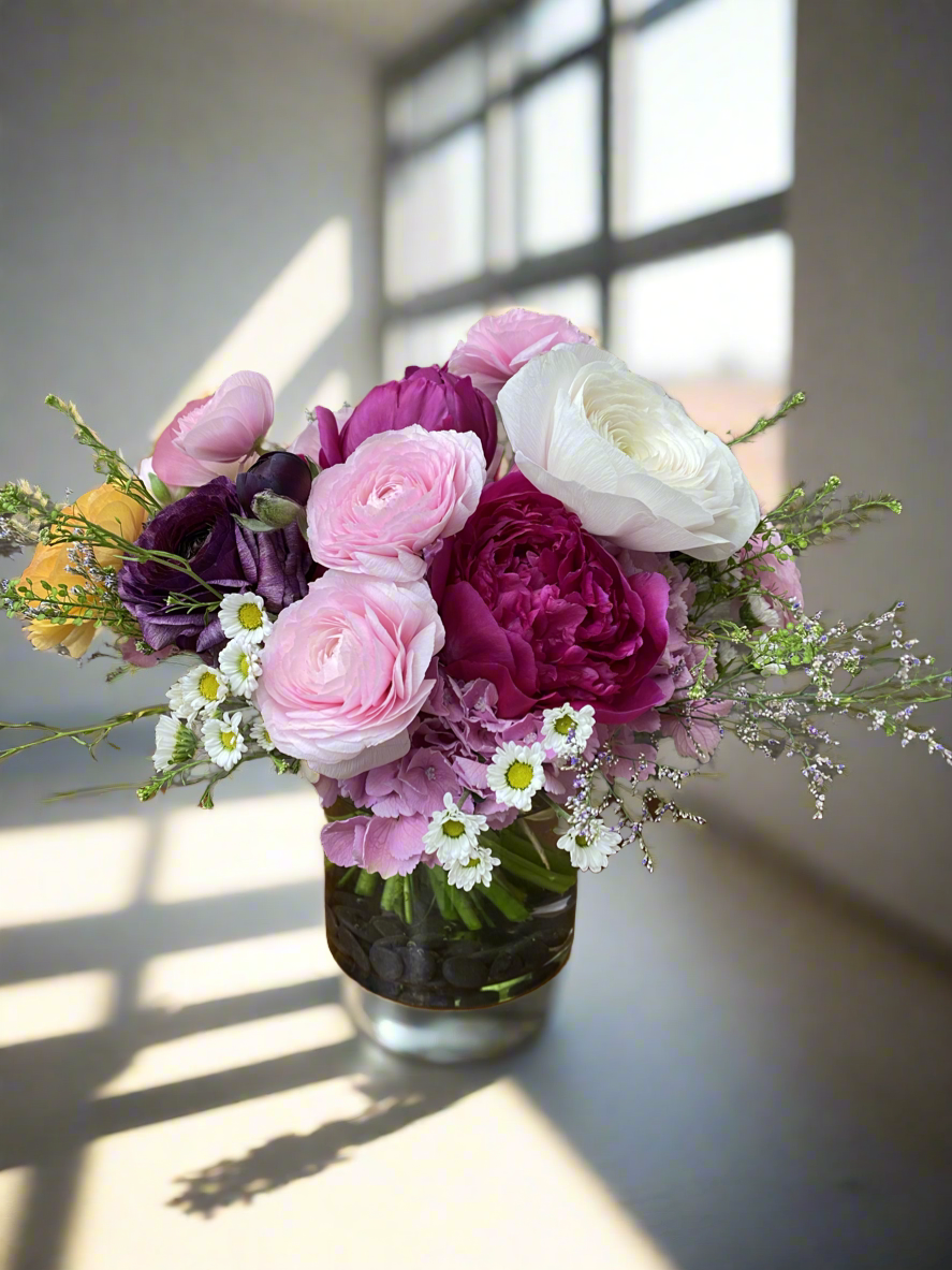 Handtied table arrangement